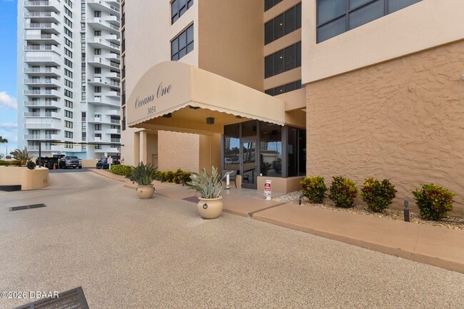 Photo - 3051 S Atlantic Ave Unidad 1004