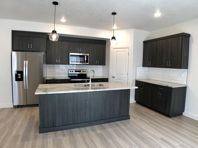 Photo - 437 S 1400 E