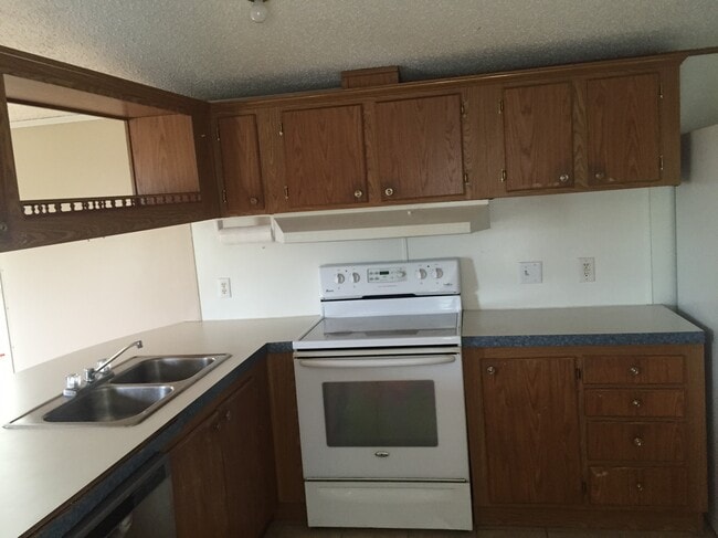 Photo - 100 Holland Dr