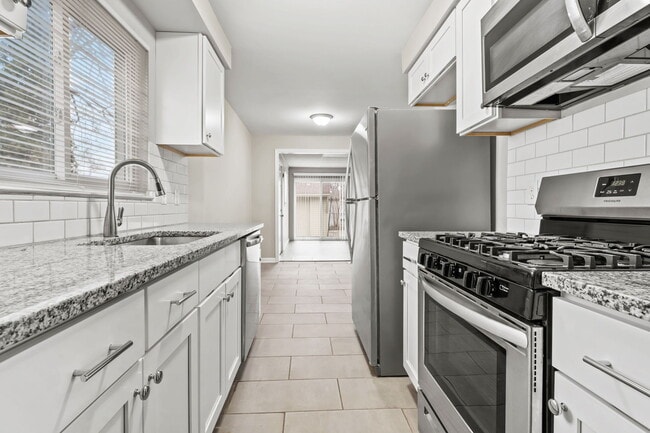 Photo - 32325 Parkwood St