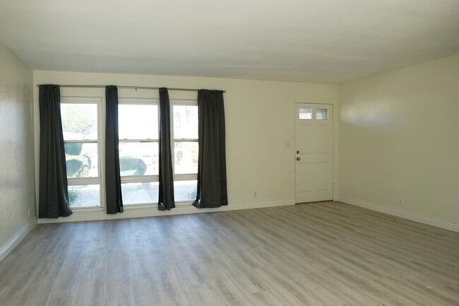 Photo - 39220 Karen St