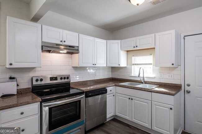 Building Photo - 404 Paines Ave NW