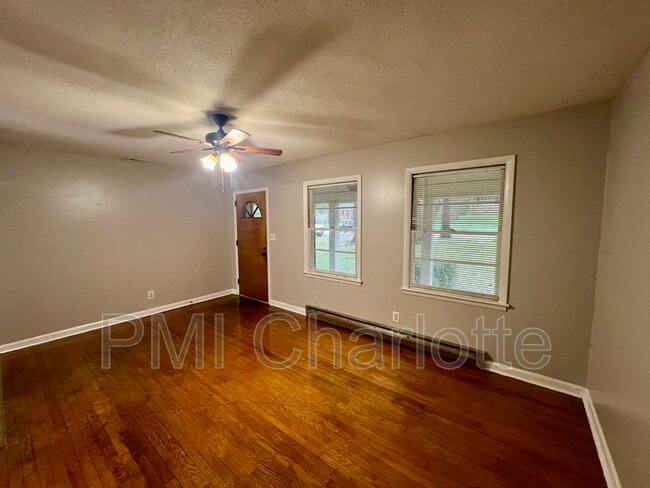 Photo - 3017 Arnold Dr