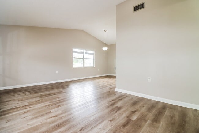 Photo - 7521 Como Dr