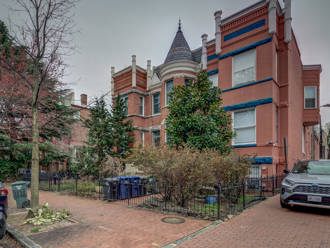 Building Photo - 116 12th St NE Unit 5 Rental