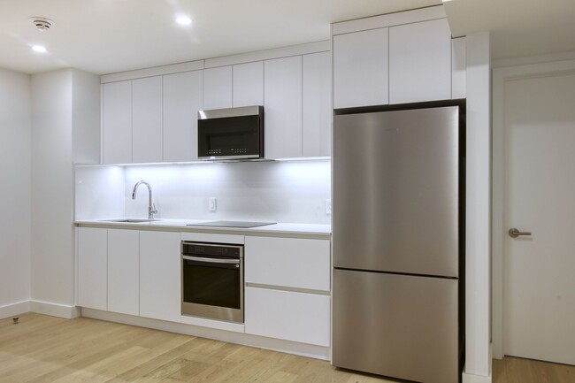 Building Photo - 10 Av. Rosemount Unit 4