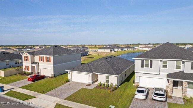 Photo - 527 Glaspell Cir SE
