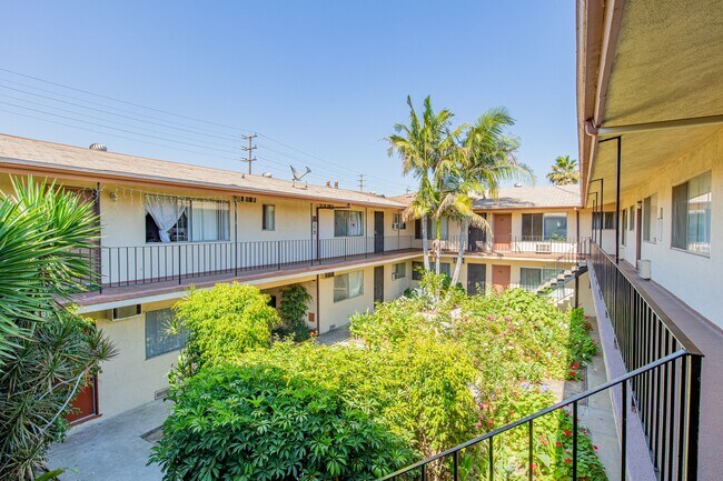 Parthenia Twin Apartments