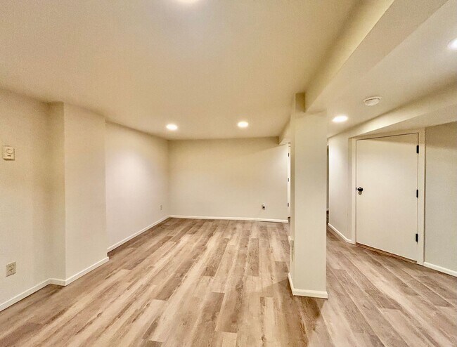 Photo - 1921 Franklin Pl E Unit Lower