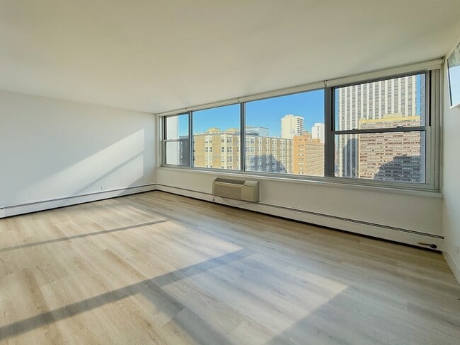 Photo - 336 W Wellington Ave Unidad 1502