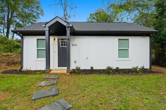 Building Photo - 1114 Oakland Dr SW