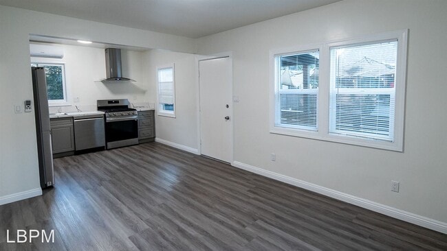 Photo - 1 br, 1 bath House - 1028 N Los Robles Ave