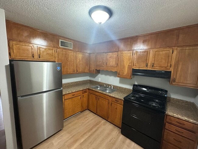 Photo - 3340 Pinewood Ave Unit A