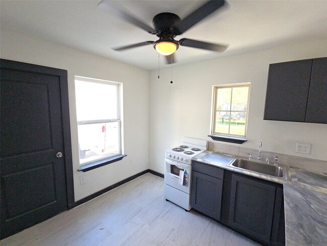 Photo - 9010 Linda Vista Rd