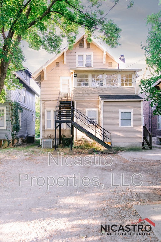 Photo - 252 E Lane Ave