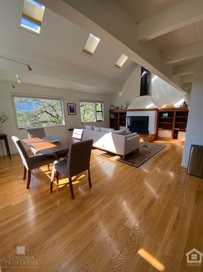 Photo - City Meets Serenity – Hillside 3bd/2ba Hou...