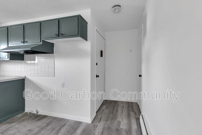 Photo - 3904 Seneca St Unit 8