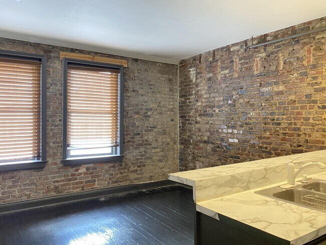 Photo - 153 N Limestone Unit 4
