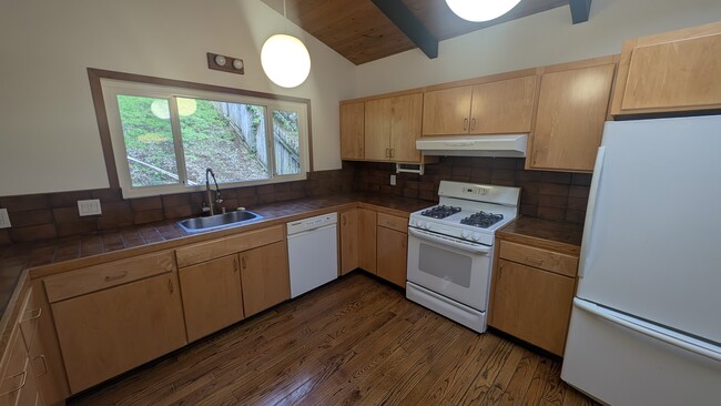 Photo - 128 Bothin Rd