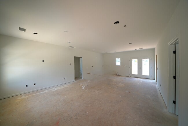 Photo - 400 Henson Cir