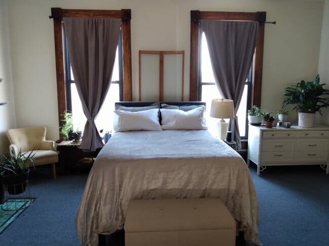 Photo - 726 N High St