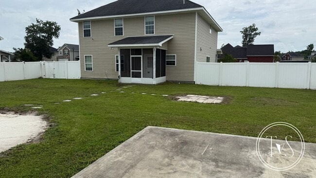 Photo - 709 English Oak Dr