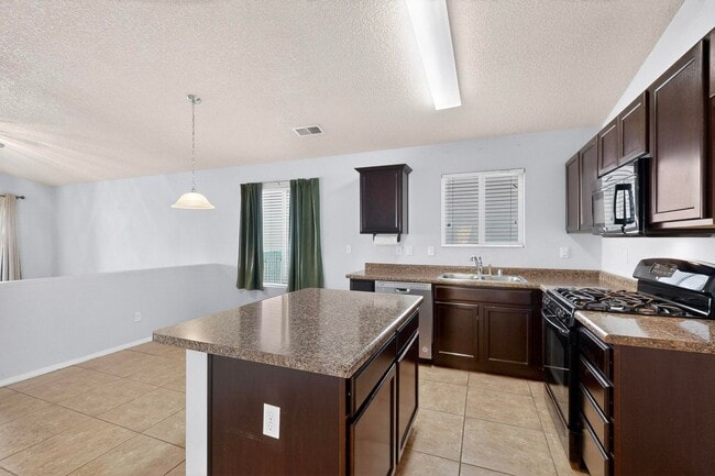 Photo - Montano Unser NW 3/4 bedroom 2/bath 2/Car garage