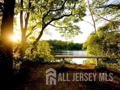 Photo - 504 Lakeview Terrace