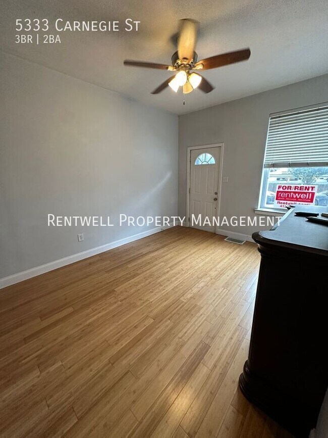Photo - 5333 Carnegie St