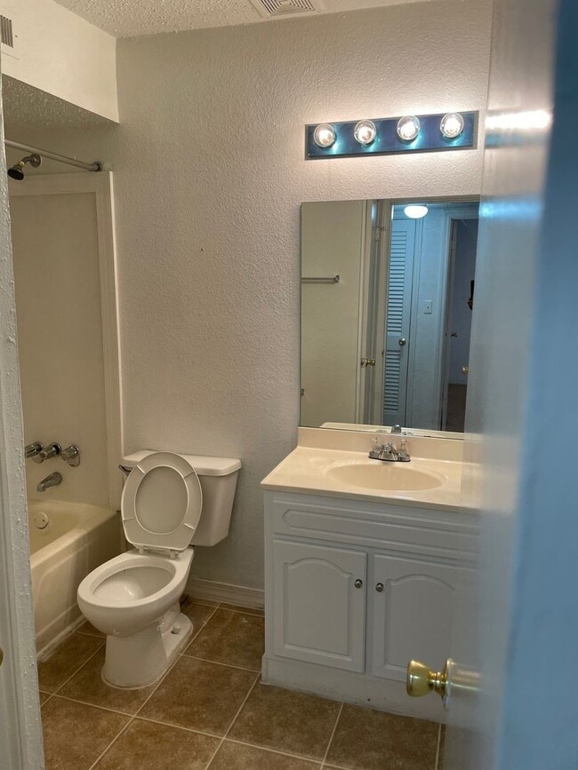 Building Photo - Serra Vella - 315-102 Unit 315-102 Rental