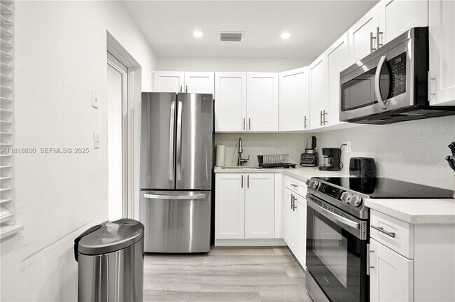 Building Photo - 300 NW 82nd Terrace