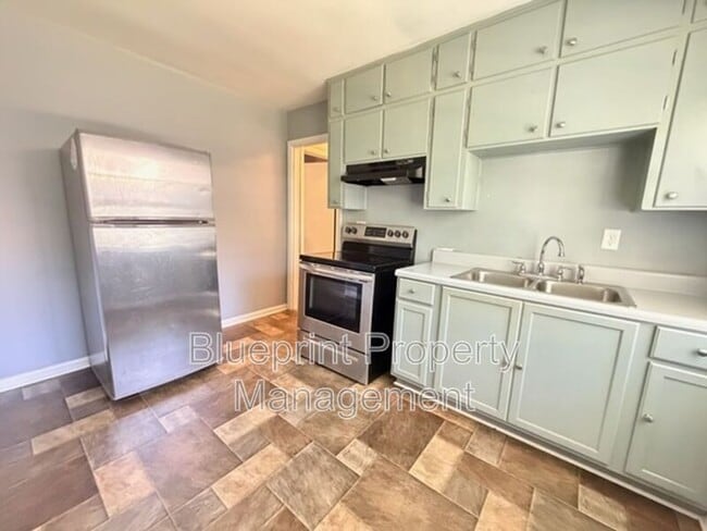 Photo - 737 47th St N