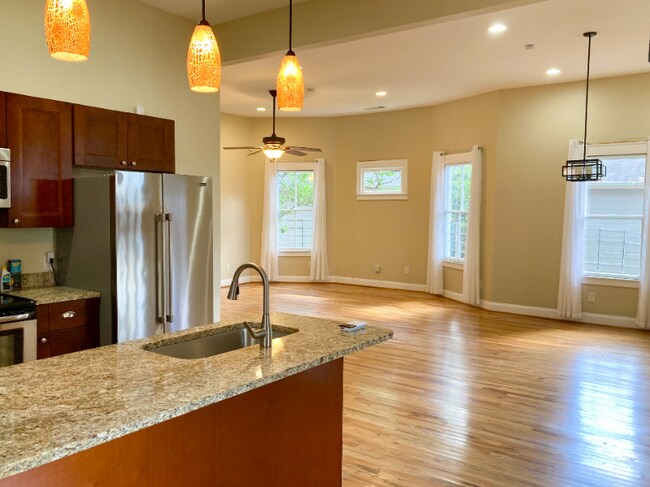 Photo - 684 Grady Pl SW