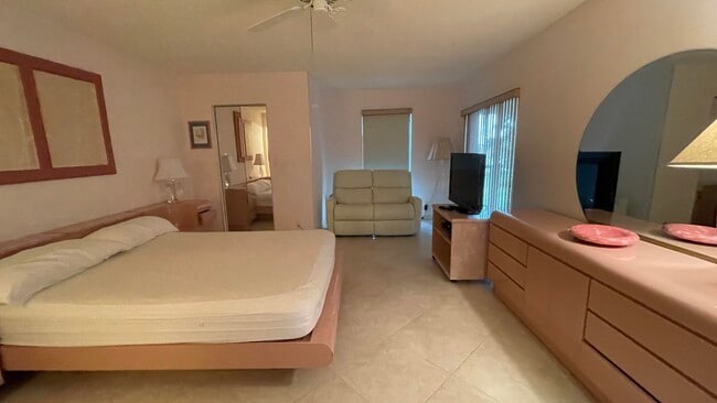 Photo - 6866 Huntington Ln Unit 305