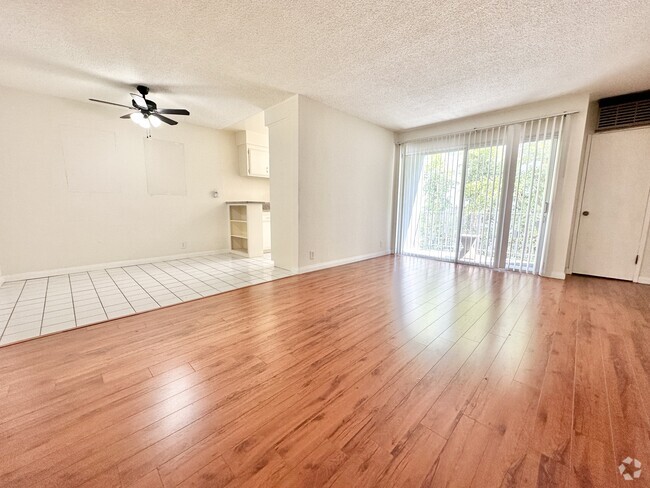 Building Photo - 1036 N Crescent Heights Blvd West Hollywoo... Unit 3 Rental