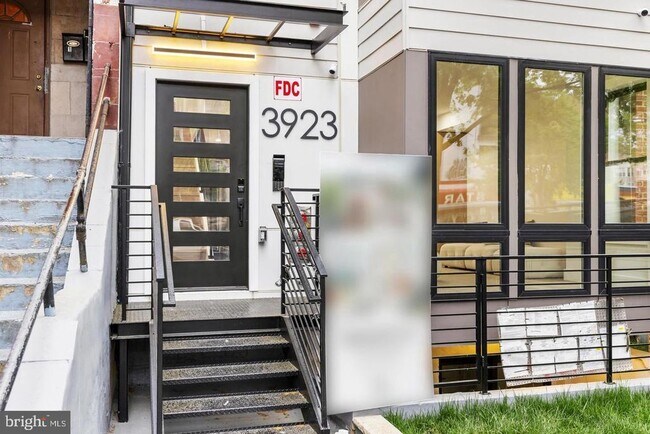 Building Photo - 3923 14th St NW Unit 2