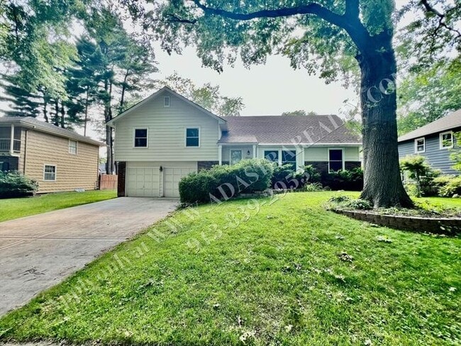 Lovely Home In Nall Hills-Available NOW!!