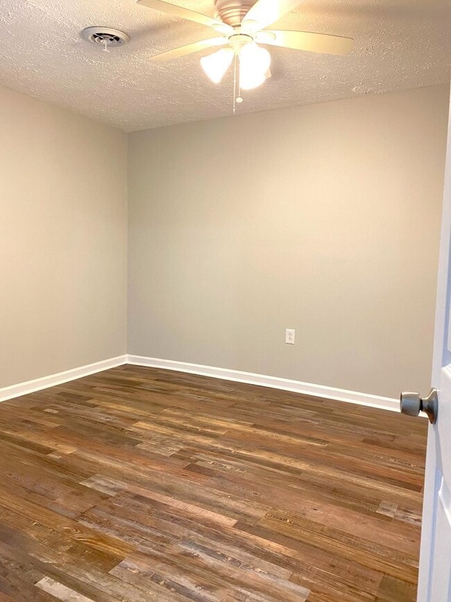 Photo - Quiet Country Living on 1 Acre in Murfreesboro! - 3br 2ba