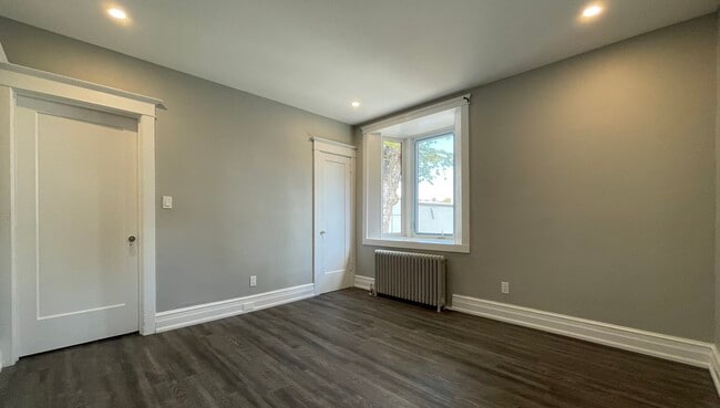 Photo - 11 Grosvenor Ave S