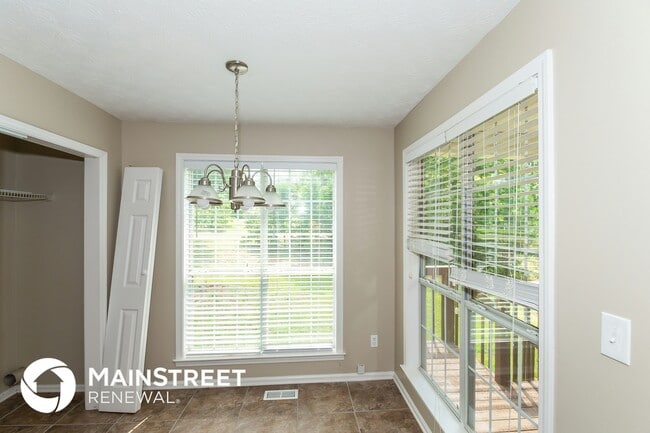 Photo - 121 Aristocratic Way