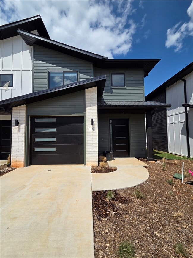 Building Photo - 1112 Emilia Ave