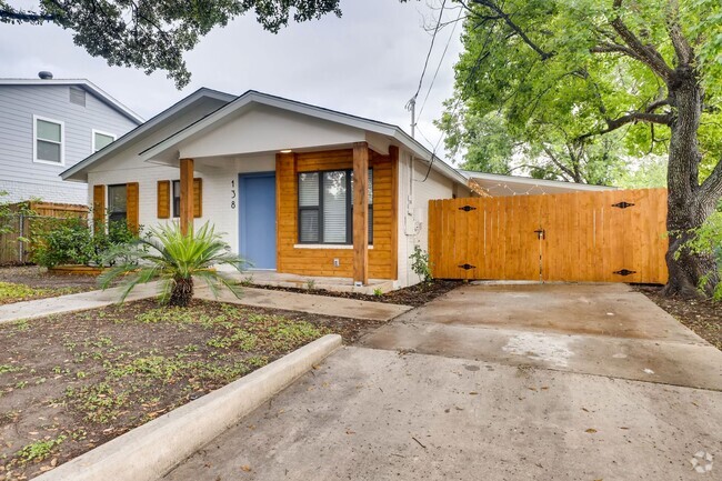 Building Photo - RECENTLY REMODELED 3 BR / 2 BATH COTTAGE L... Rental