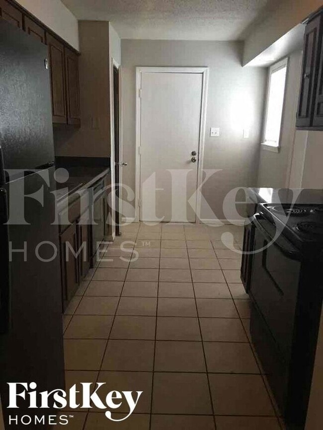 Photo - 6056 New Leaf Ln