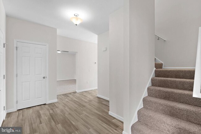 Photo - 100 Holiday Ct