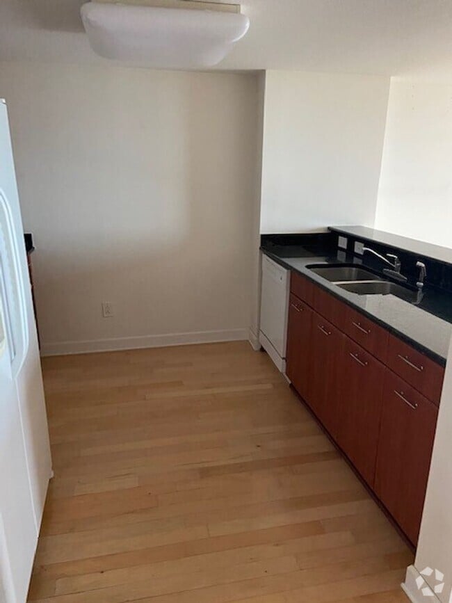 Building Photo - Plaza Tower Downtown living Rental