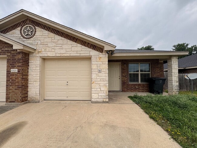 Building Photo - 4305 Cambridge Dr