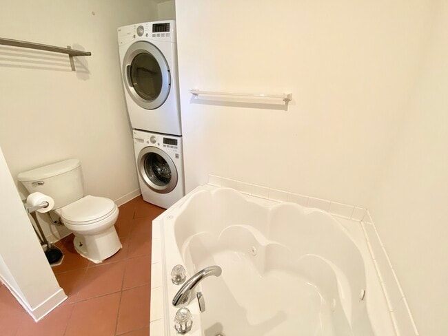 Photo - 1054 S Main St