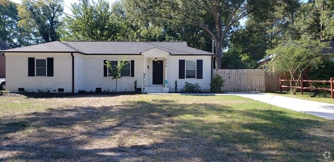 Building Photo - Remodeled 3 bedroom, 2 bath home