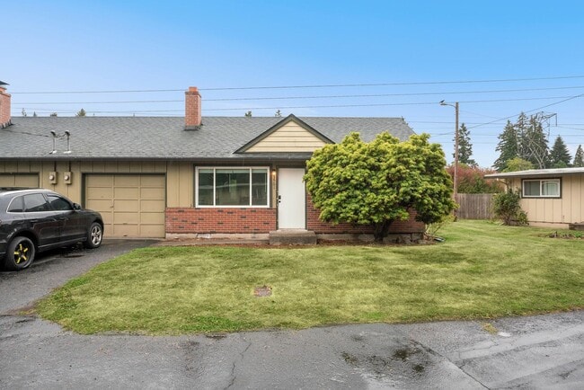 Photo - Cottonwood Court