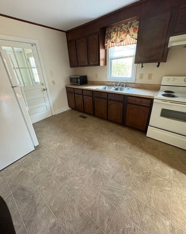 Photo - Talk about close to everything! 2 bedroom,...
